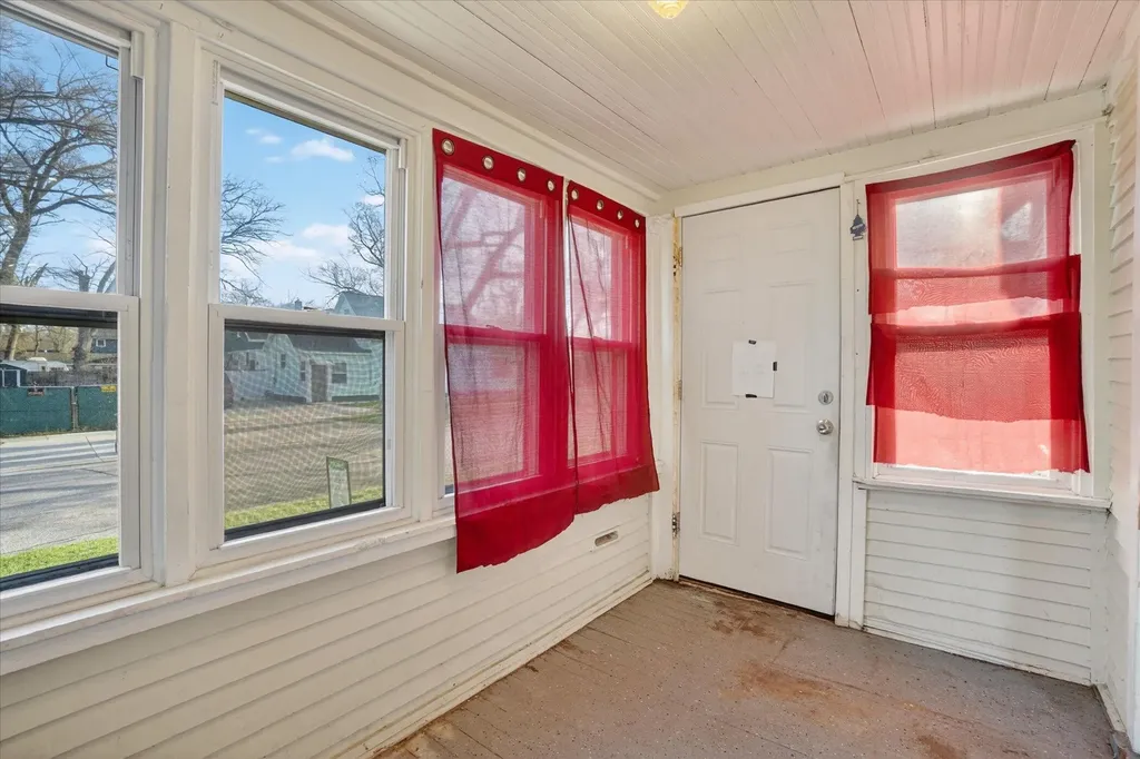 379 E Dale Avenue Muskegon City MI 49442