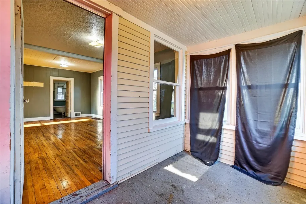 379 E Dale Avenue Muskegon City MI 49442