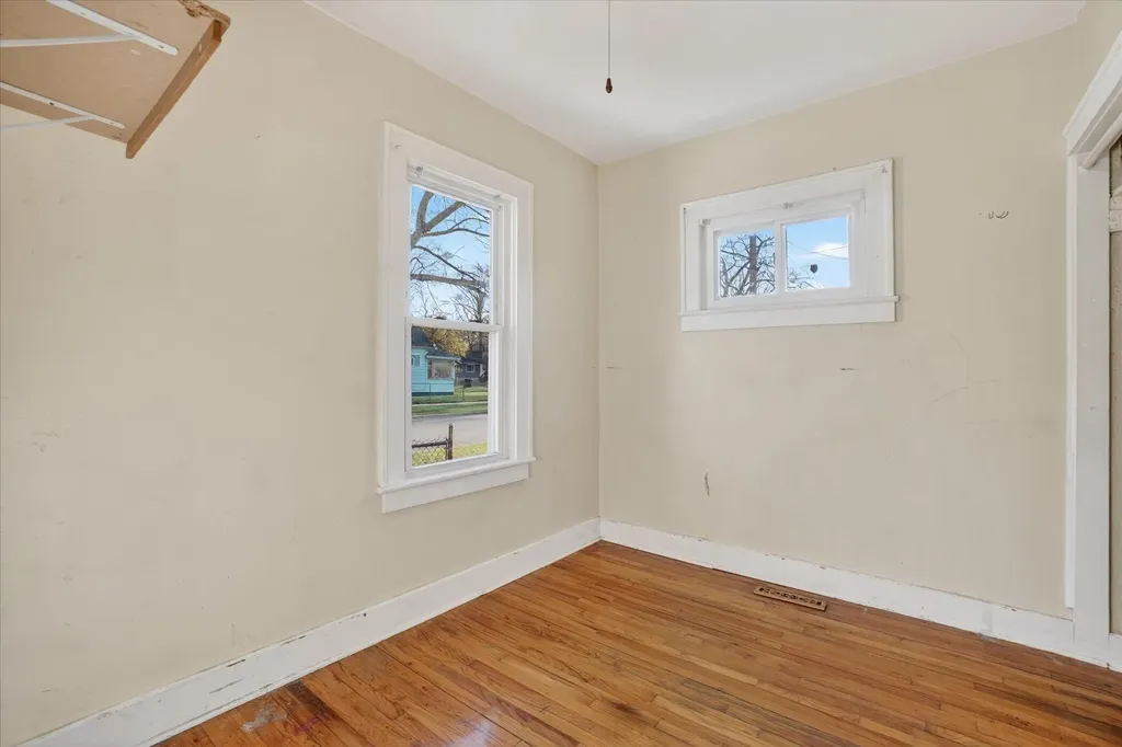 379 E Dale Avenue Muskegon City MI 49442