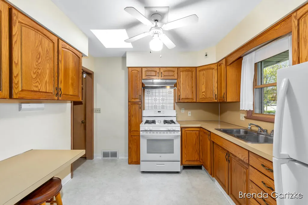 1880 Lynne Lane NW Grand Rapids City MI 49504