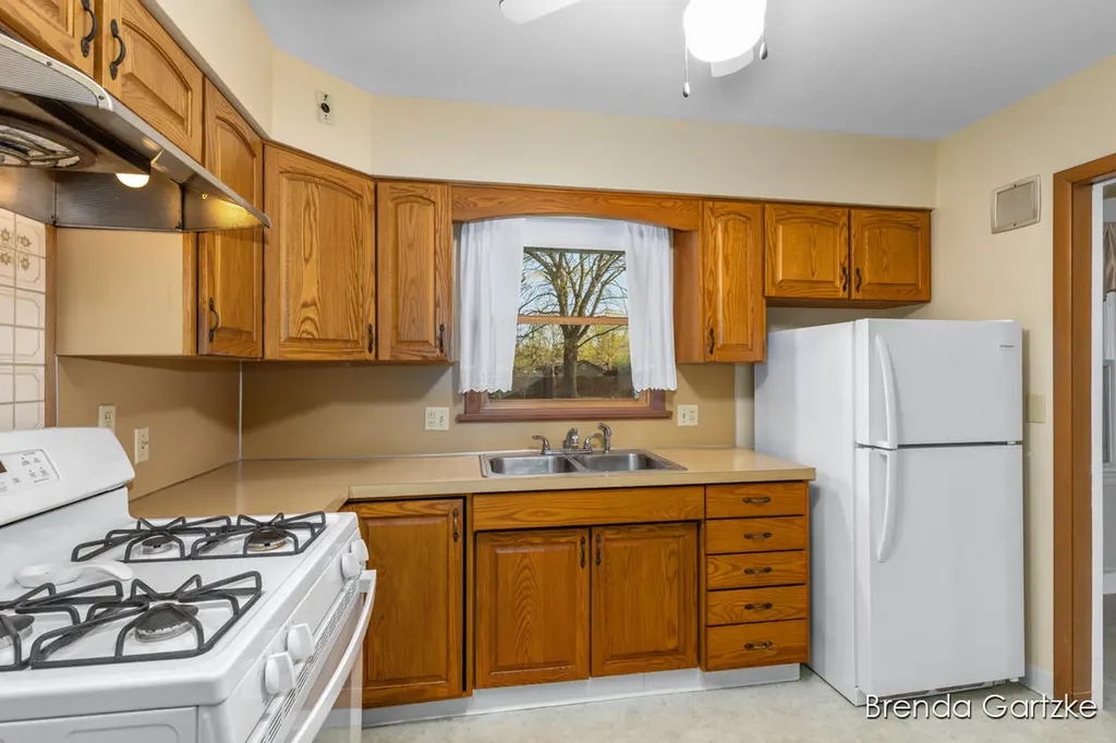 1880 Lynne Lane NW Grand Rapids City MI 49504