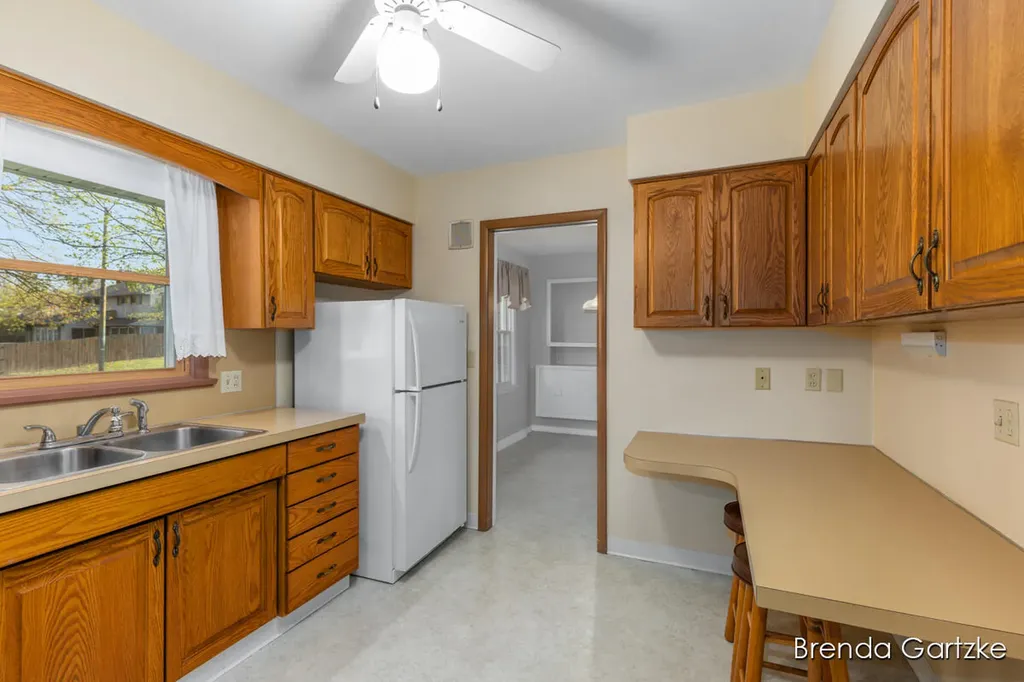 1880 Lynne Lane NW Grand Rapids City MI 49504