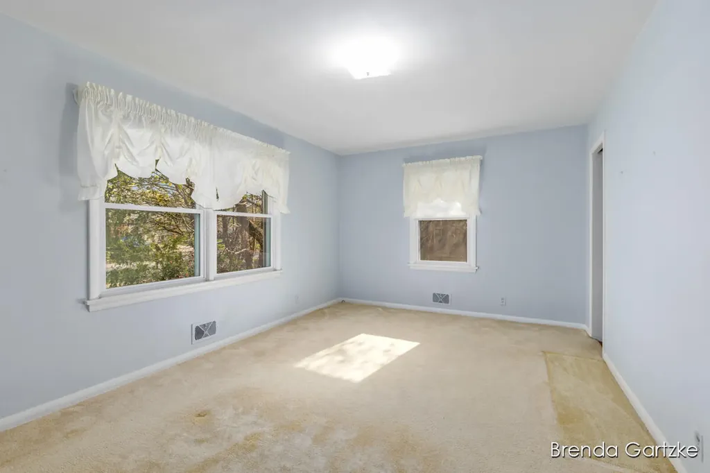 1880 Lynne Lane NW Grand Rapids City MI 49504