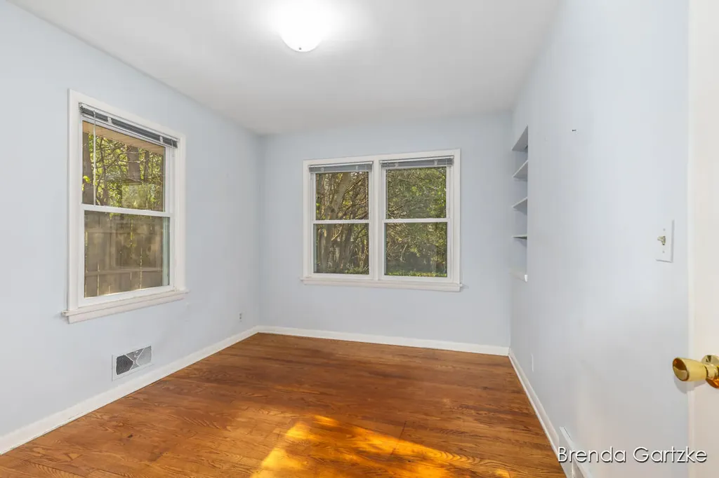 1880 Lynne Lane NW Grand Rapids City MI 49504