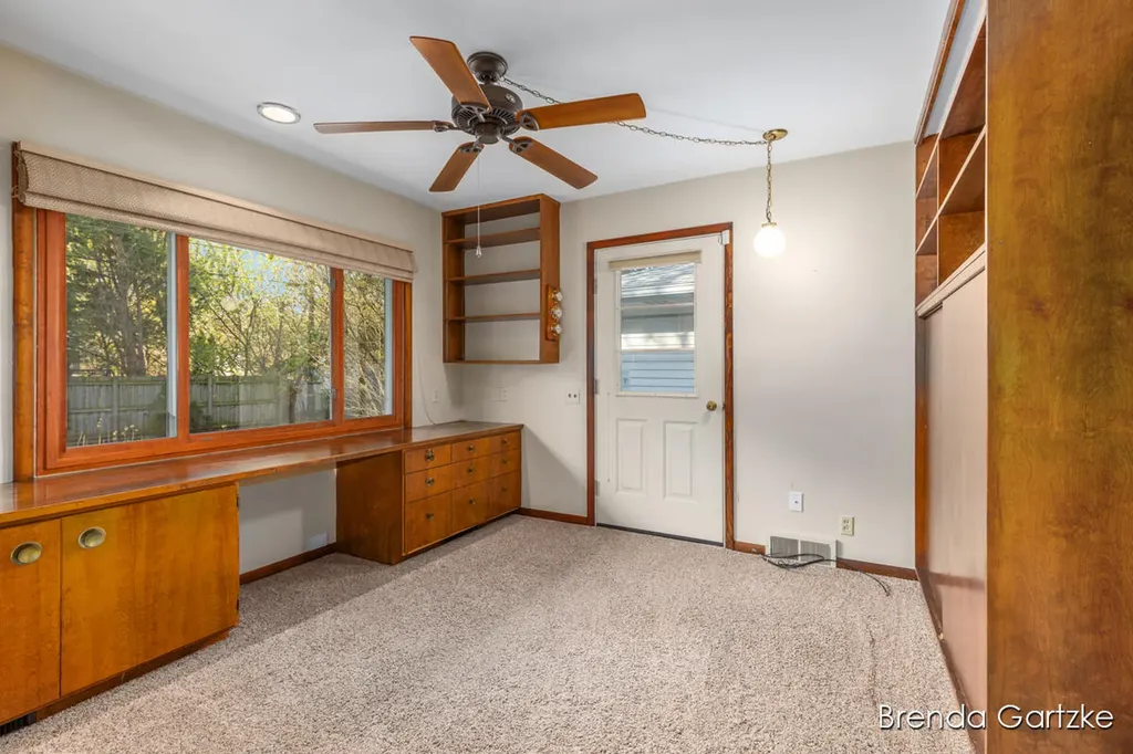 1880 Lynne Lane NW Grand Rapids City MI 49504