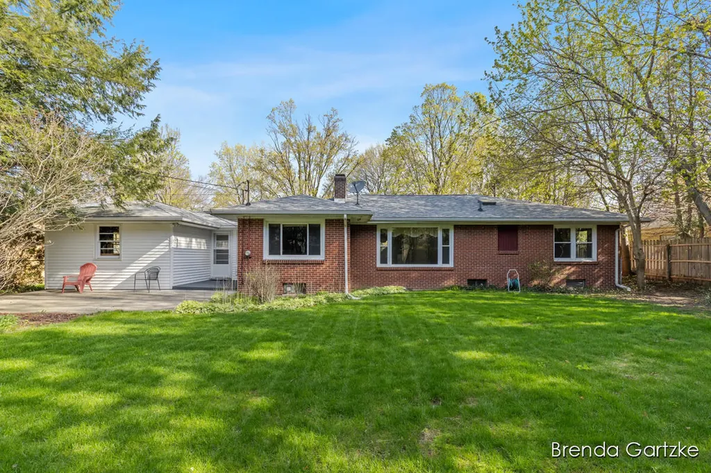 1880 Lynne Lane NW Grand Rapids City MI 49504