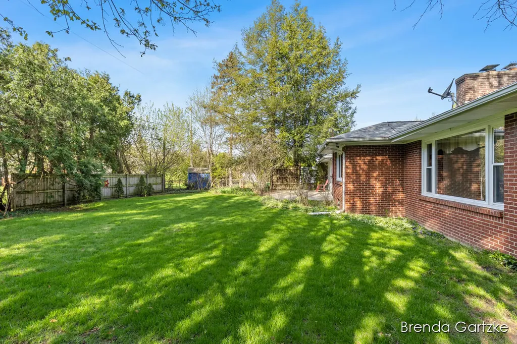 1880 Lynne Lane NW Grand Rapids City MI 49504