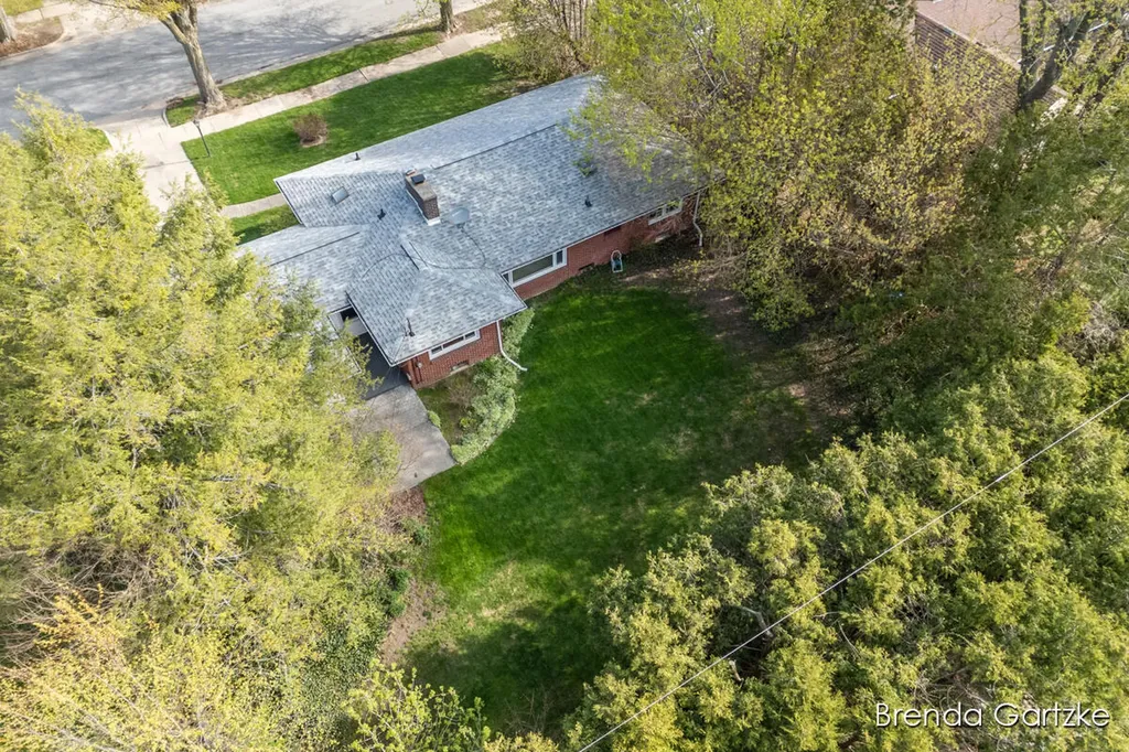 1880 Lynne Lane NW Grand Rapids City MI 49504