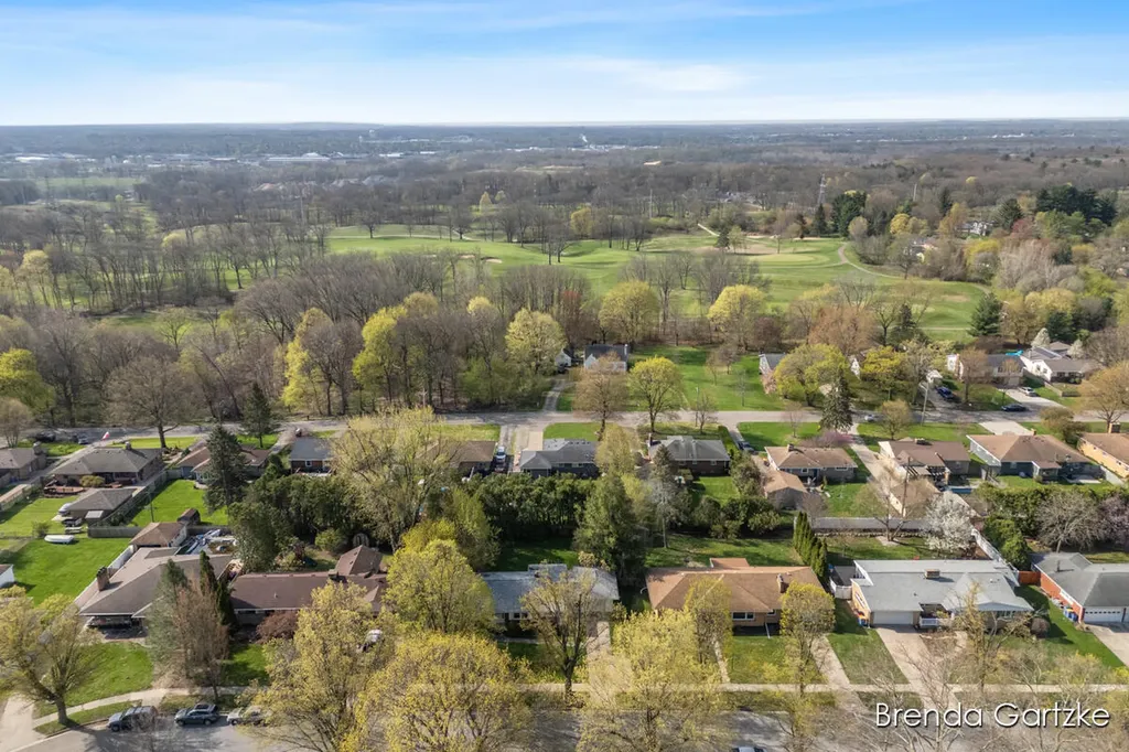 1880 Lynne Lane NW Grand Rapids City MI 49504