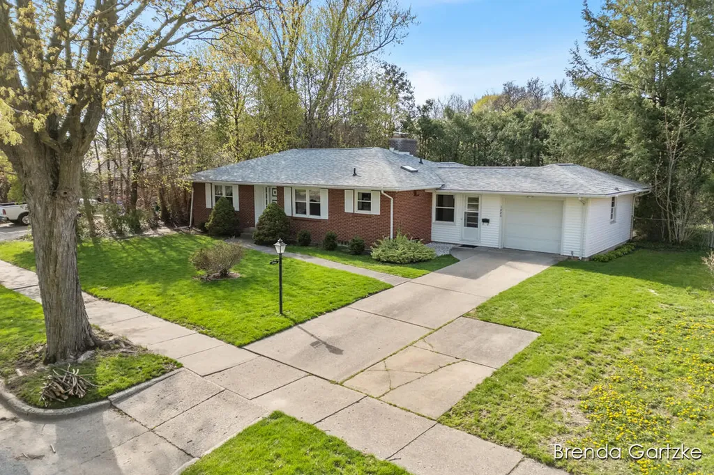 1880 Lynne Lane NW Grand Rapids City MI 49504