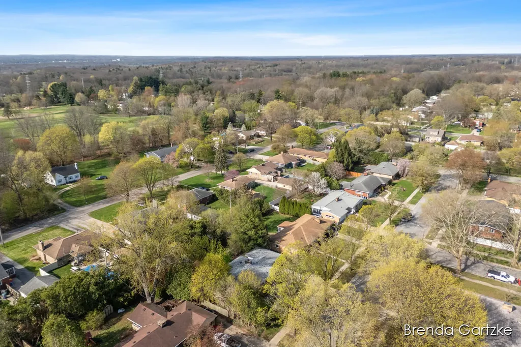 1880 Lynne Lane NW Grand Rapids City MI 49504