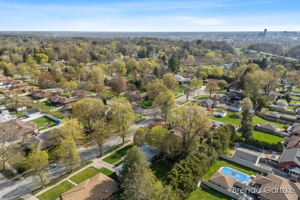 1880 Lynne Lane NW Grand Rapids City MI 49504