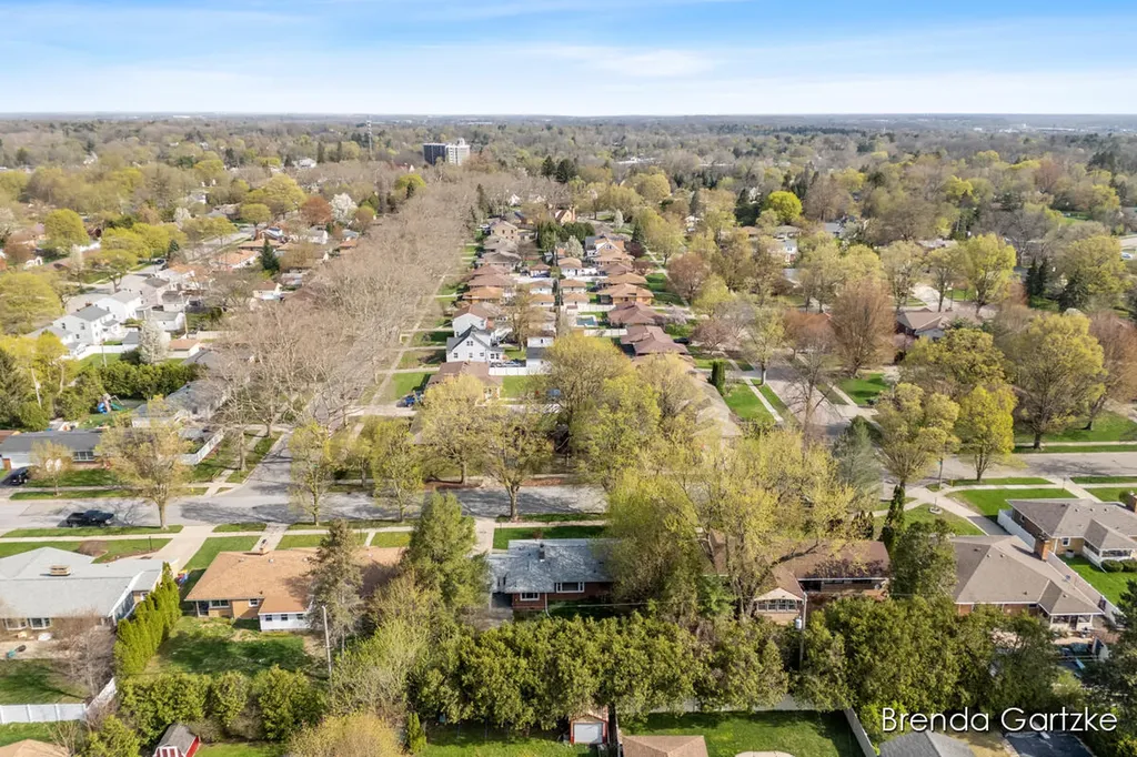 1880 Lynne Lane NW Grand Rapids City MI 49504