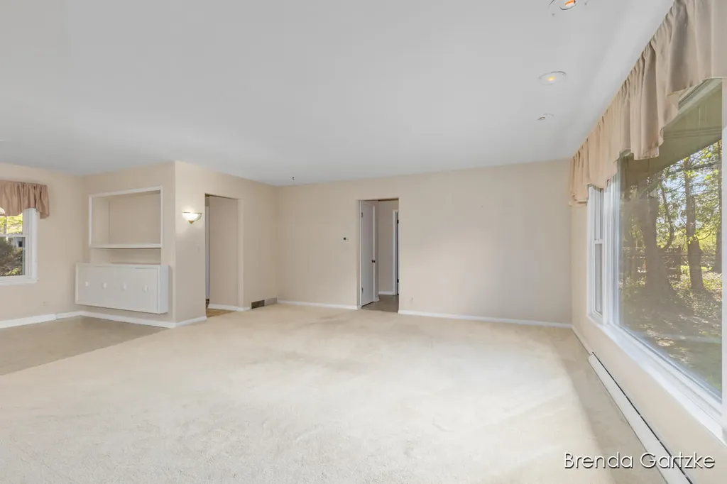 1880 Lynne Lane NW Grand Rapids City MI 49504