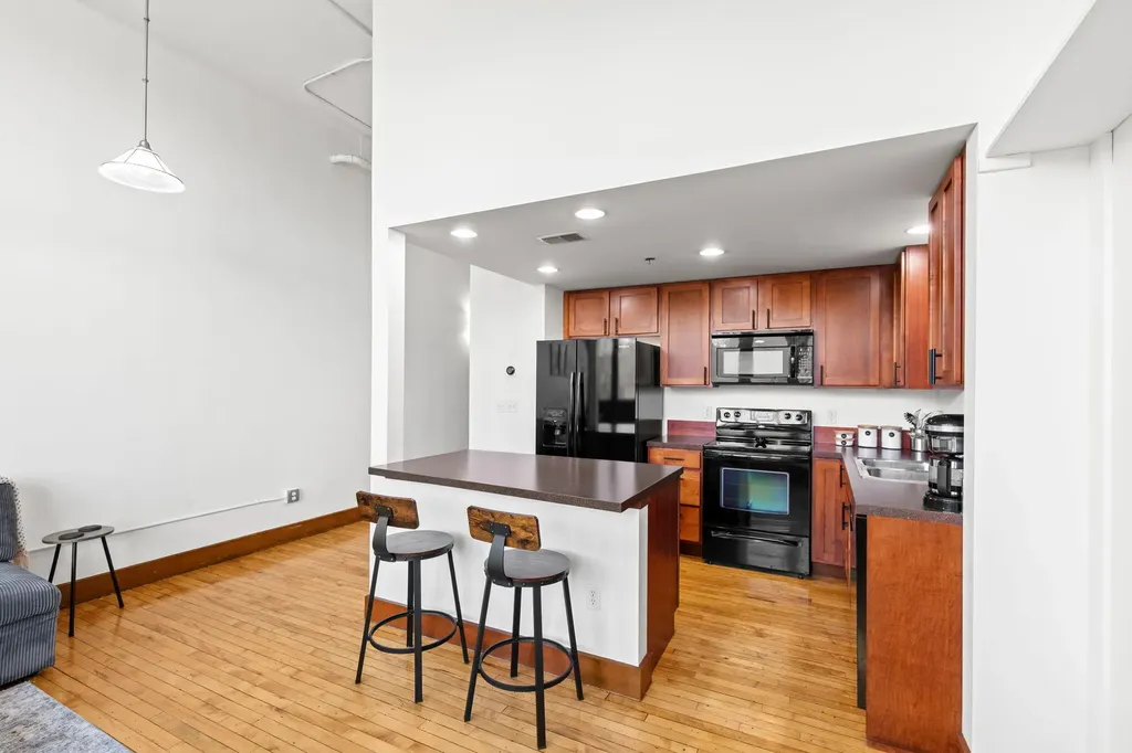 600 Broadway Avenue NW Grand Rapids City MI 49504