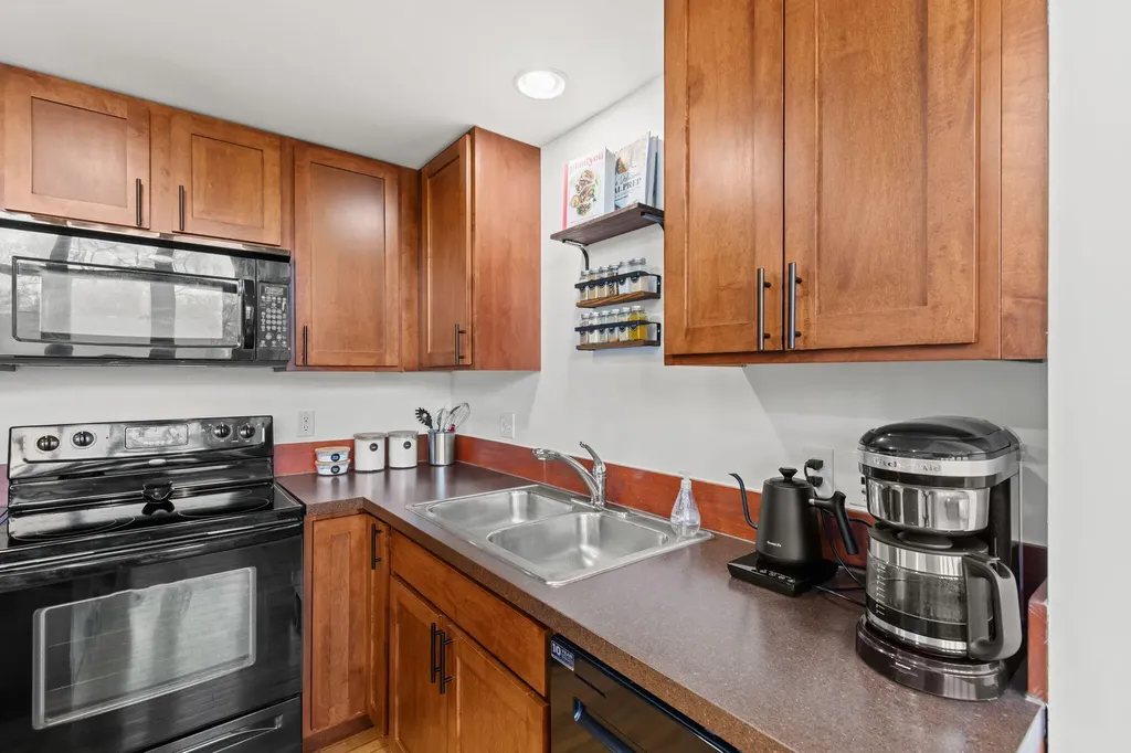 600 Broadway Avenue NW Grand Rapids City MI 49504