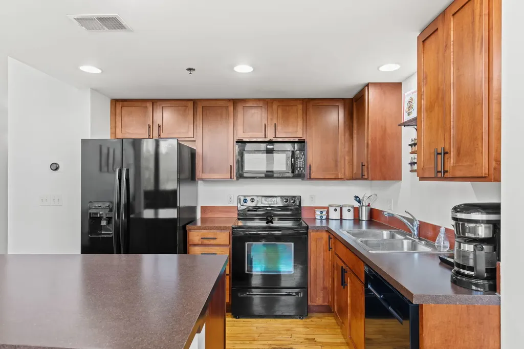 600 Broadway Avenue NW Grand Rapids City MI 49504