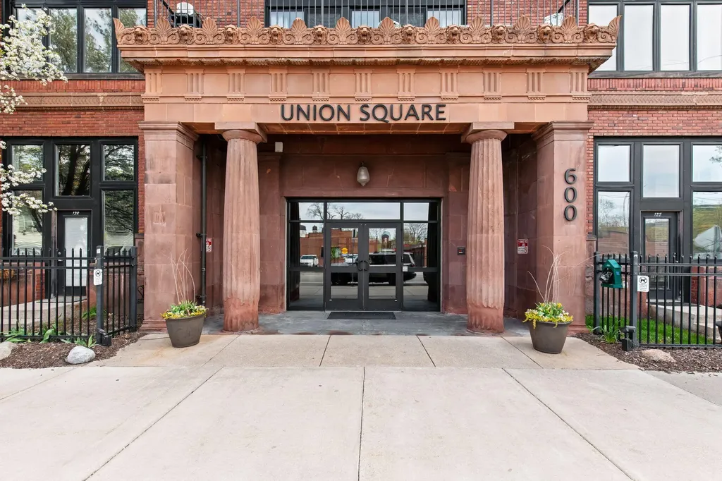 600 Broadway Avenue NW Grand Rapids City MI 49504