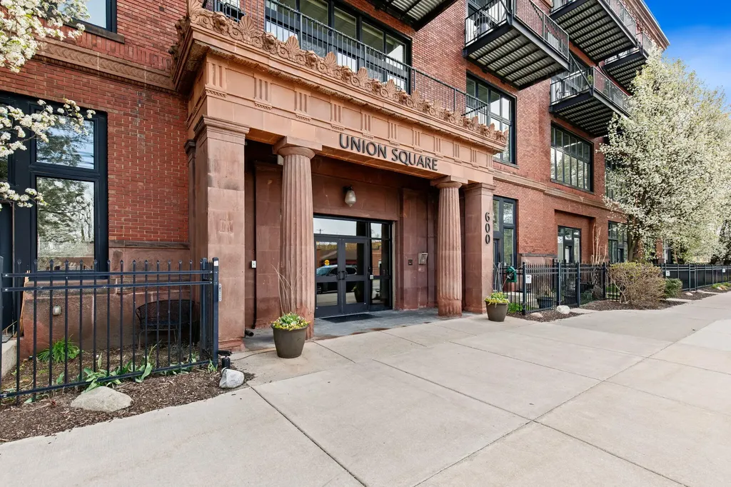600 Broadway Avenue NW Grand Rapids City MI 49504