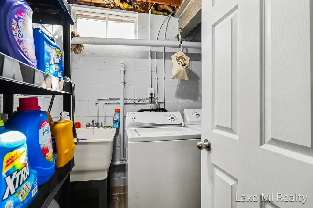 1889 E 40th Street Everett Township MI 49349