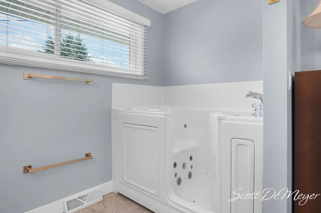 604 N Shore Drive Crystal Township MI 48818