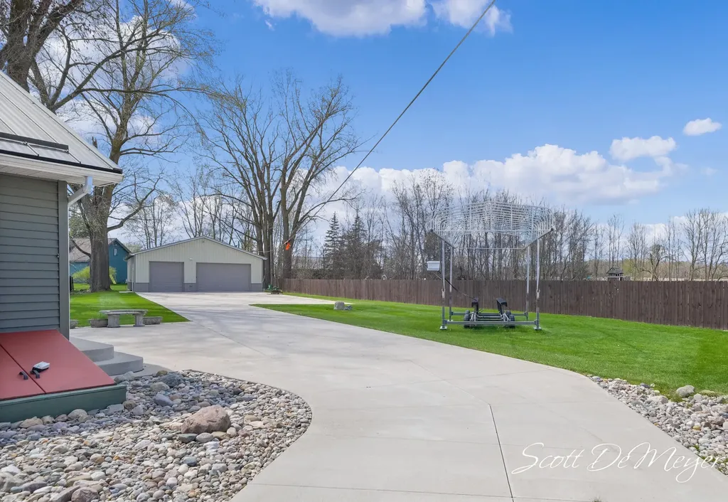 604 N Shore Drive Crystal Township MI 48818