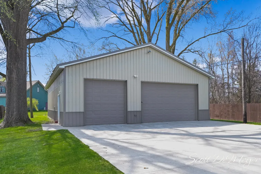 604 N Shore Drive Crystal Township MI 48818