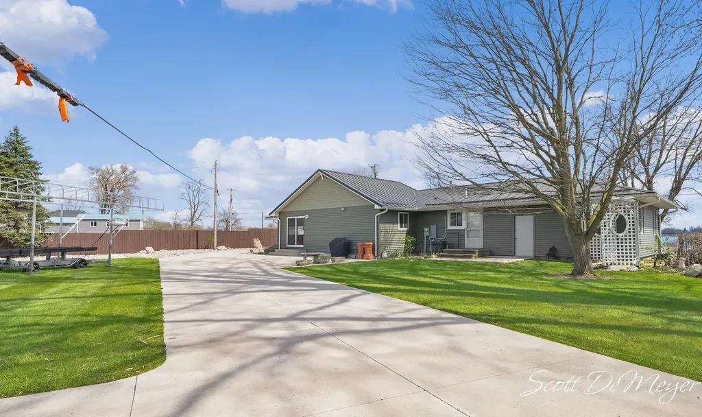 604 N Shore Drive Crystal Township MI 48818