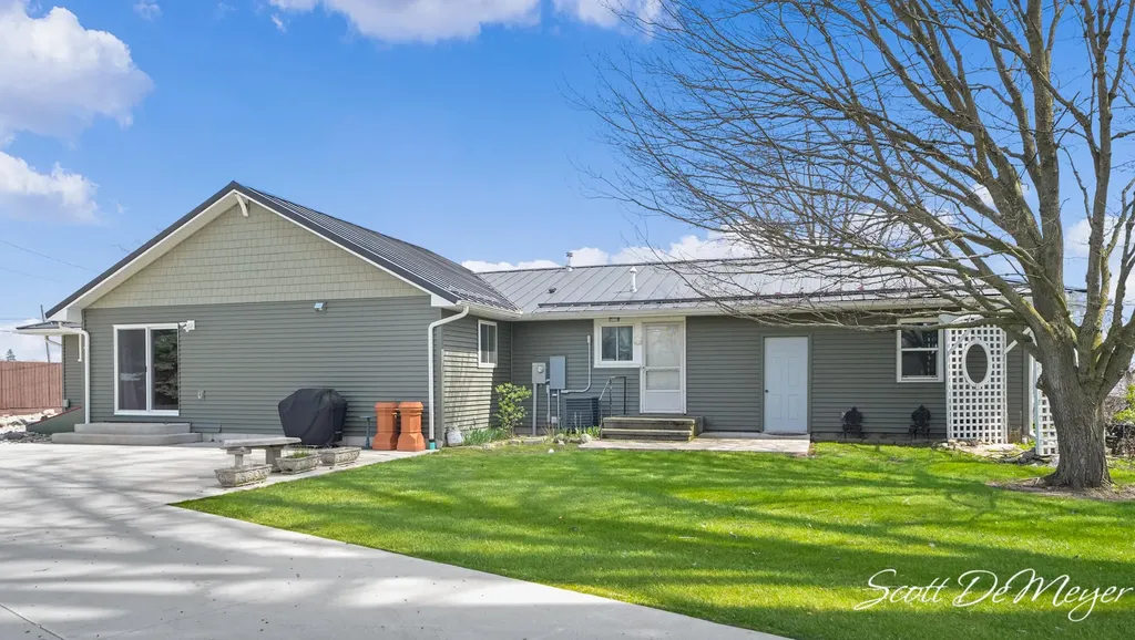 604 N Shore Drive Crystal Township MI 48818