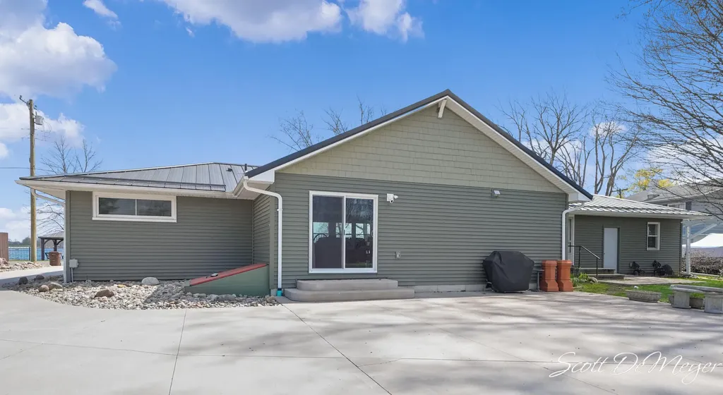 604 N Shore Drive Crystal Township MI 48818