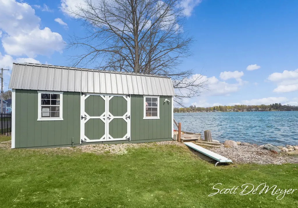 604 N Shore Drive Crystal Township MI 48818