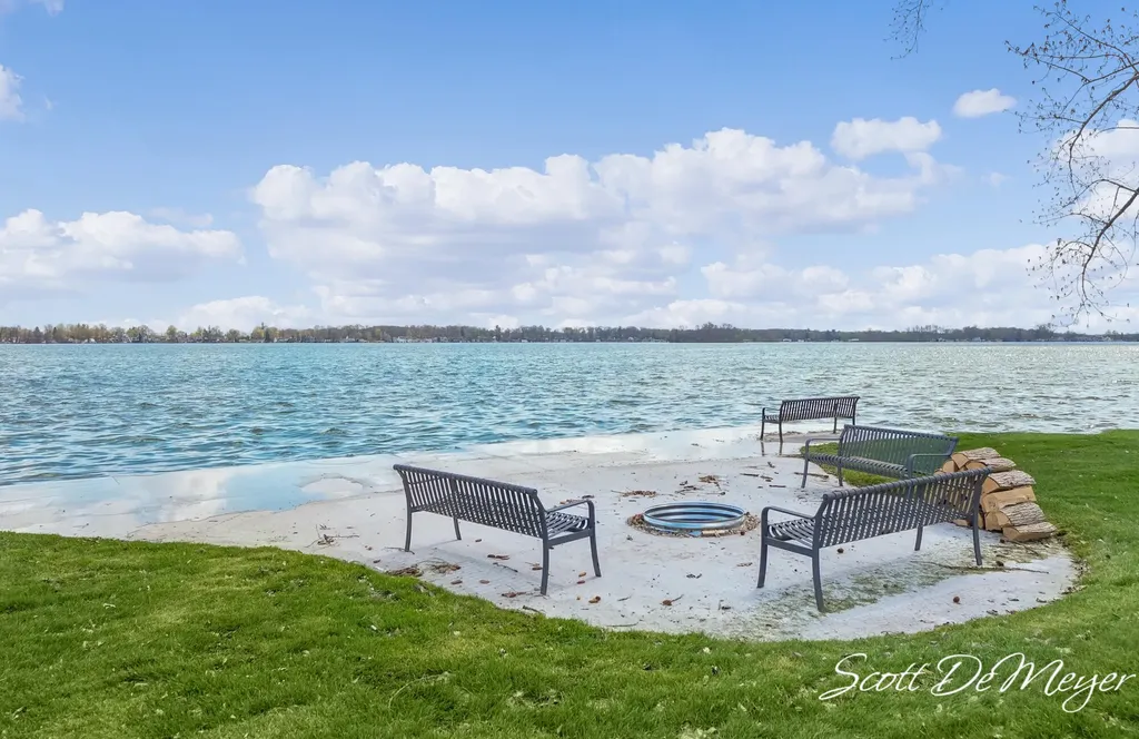 604 N Shore Drive Crystal Township MI 48818