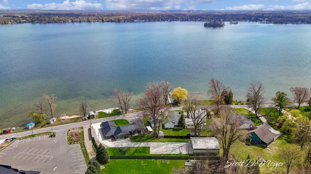 604 N Shore Drive Crystal Township MI 48818