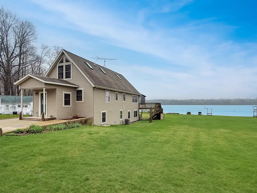 3230 Lakeview Drive Monterey Township MI 49010