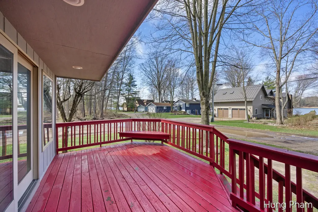 7724 W Lake Drive Morton Township MI 49346