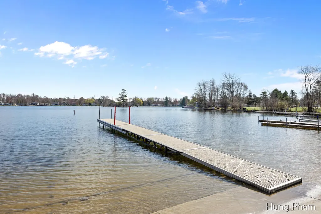 7724 W Lake Drive Morton Township MI 49346