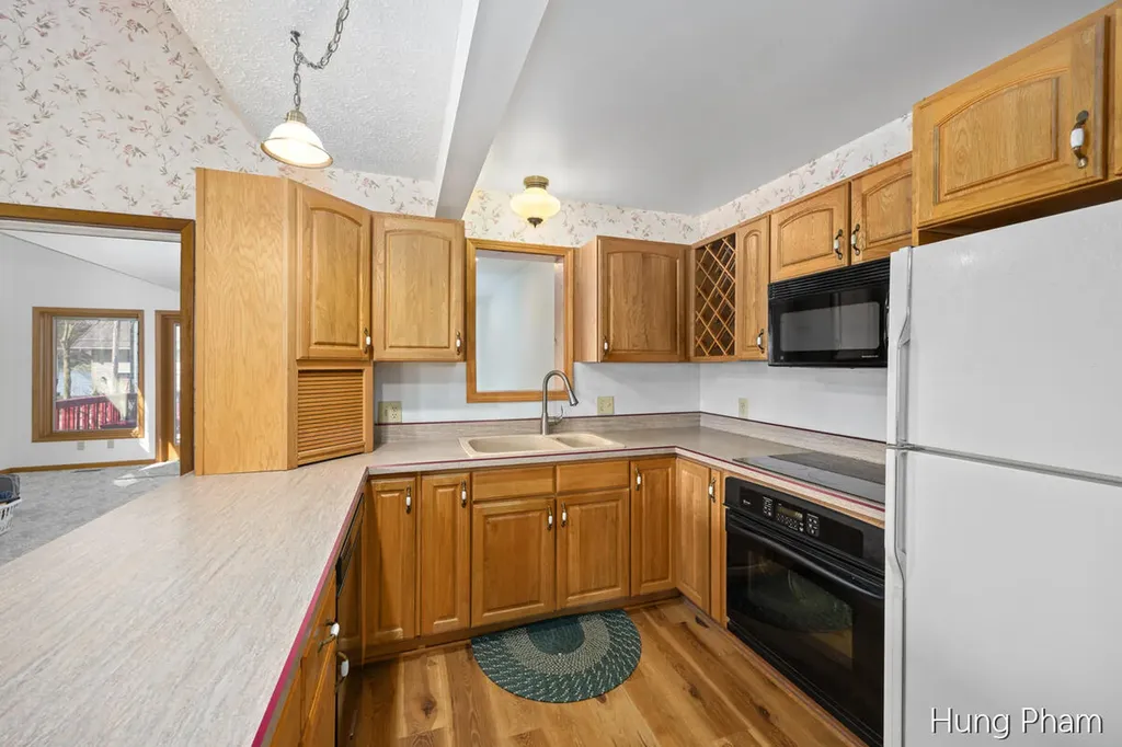 7724 W Lake Drive Morton Township MI 49346