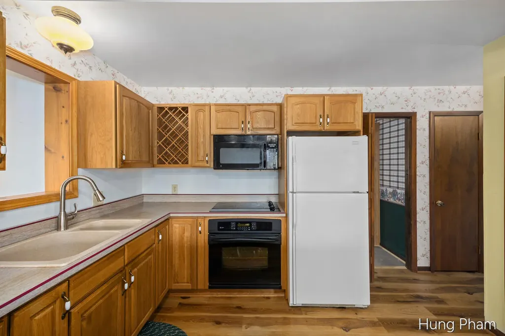 7724 W Lake Drive Morton Township MI 49346