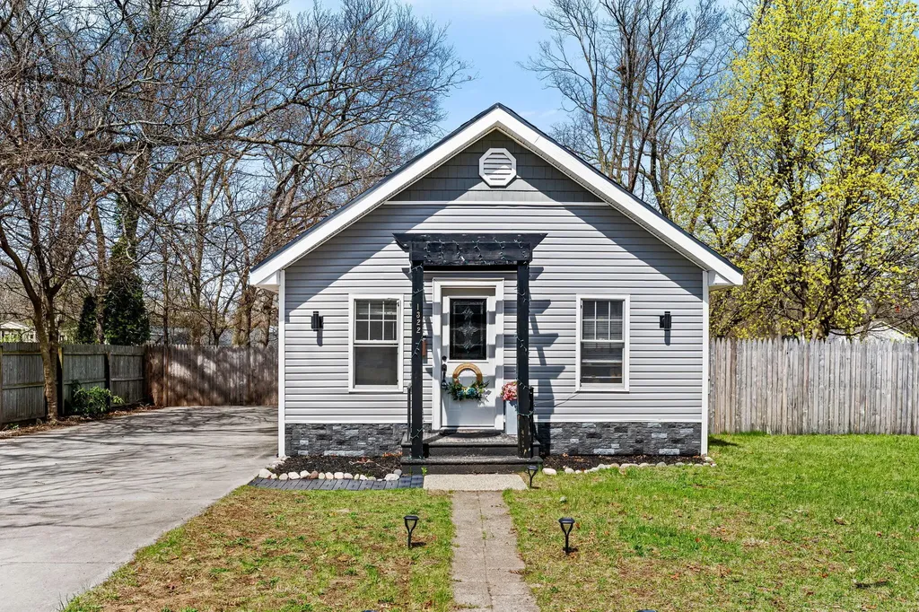 1322 Leonard Avenue Muskegon City MI 49442