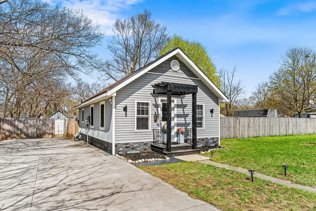 1322 Leonard Avenue Muskegon City MI 49442