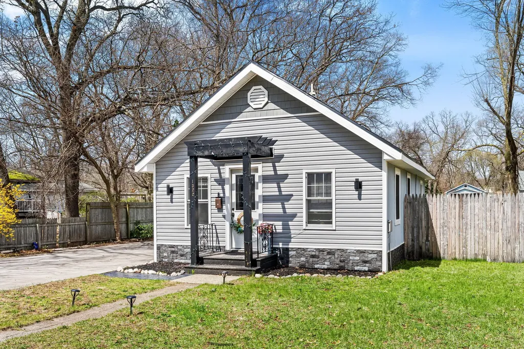 1322 Leonard Avenue Muskegon City MI 49442