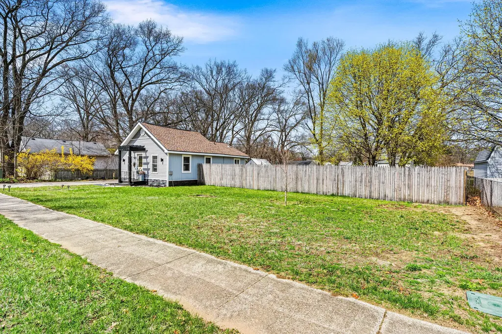 1322 Leonard Avenue Muskegon City MI 49442