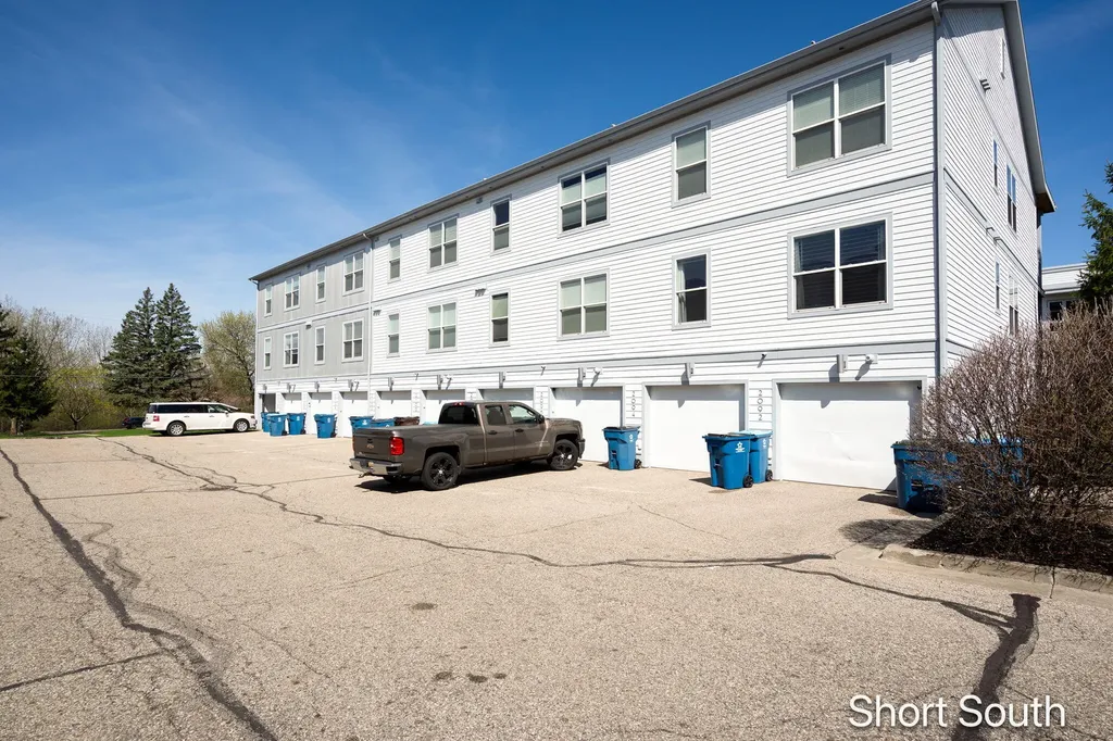 2090 Celadon Drive NE Grand Rapids Charter Township MI 49525