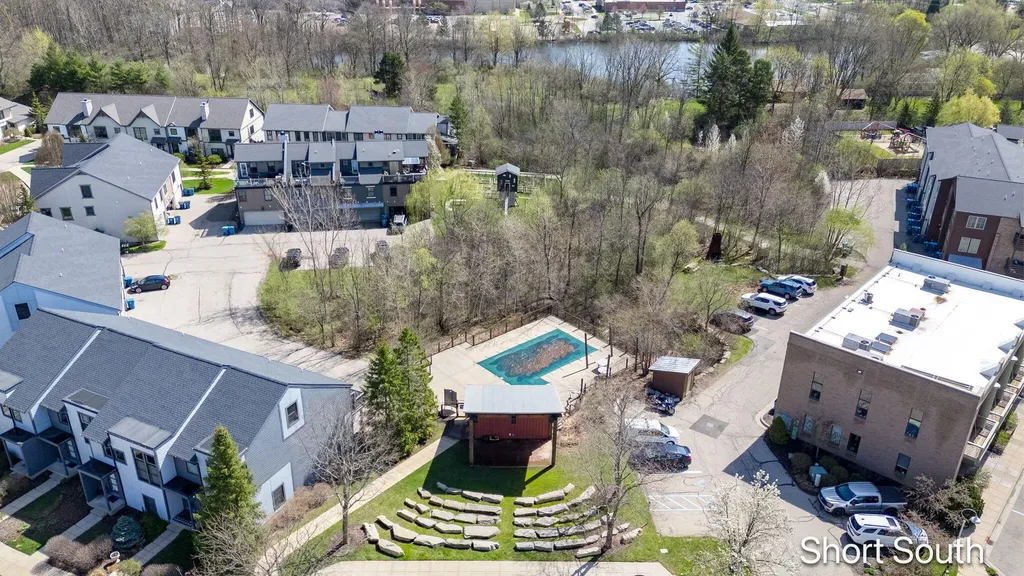 2090 Celadon Drive NE Grand Rapids Charter Township MI 49525