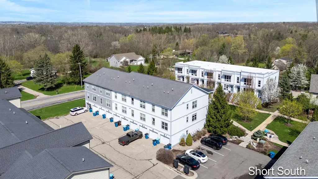 2090 Celadon Drive NE Grand Rapids Charter Township MI 49525