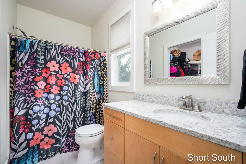 2090 Celadon Drive NE Grand Rapids Charter Township MI 49525