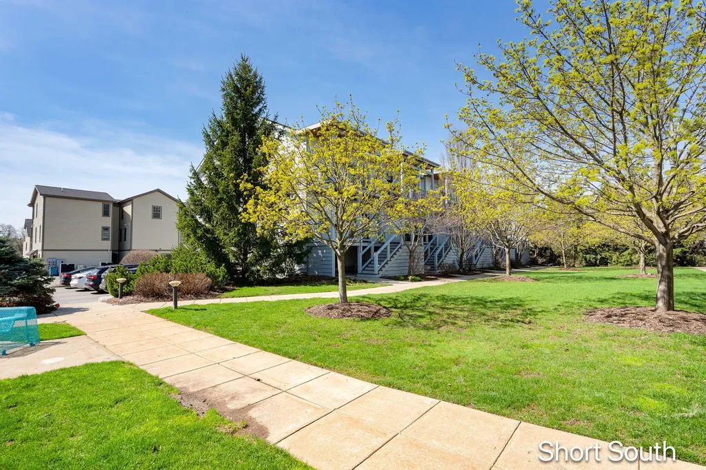 2090 Celadon Drive NE Grand Rapids Charter Township MI 49525