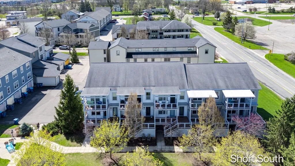 2090 Celadon Drive NE Grand Rapids Charter Township MI 49525