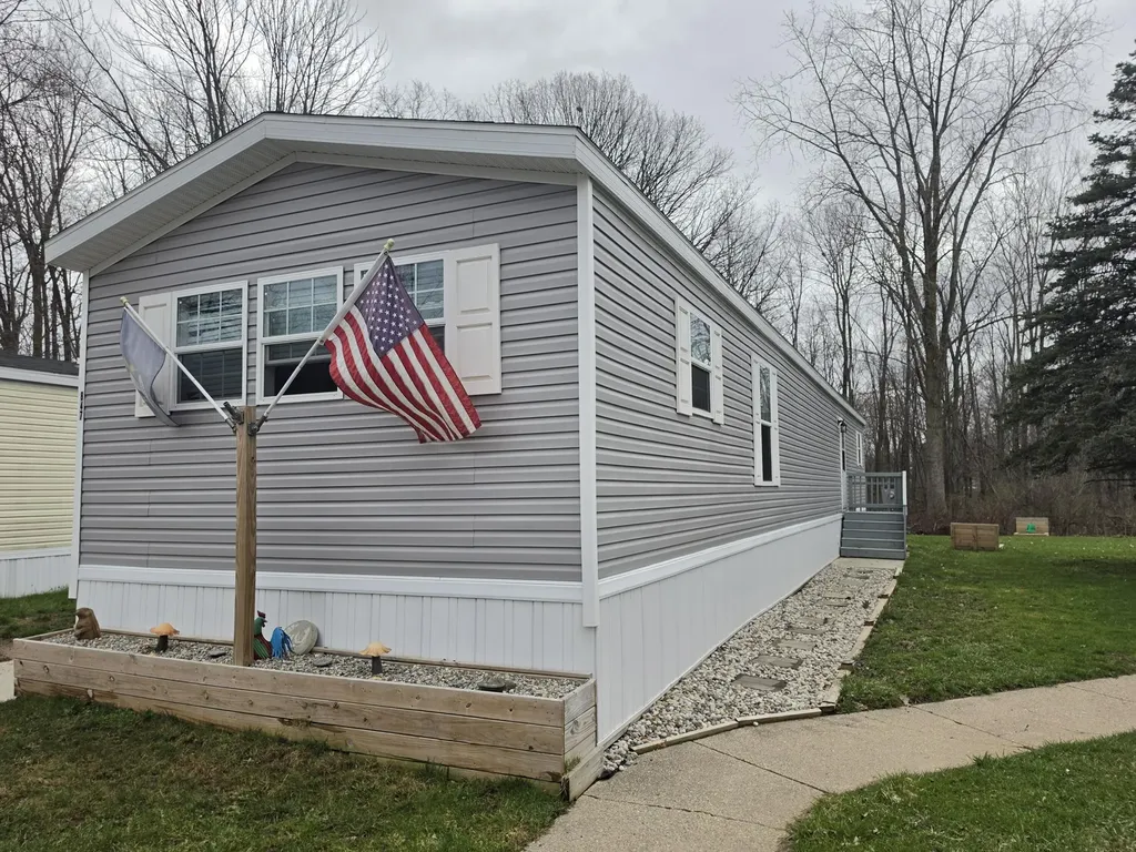 847 Apple Tree Court NW Walker City MI 49534