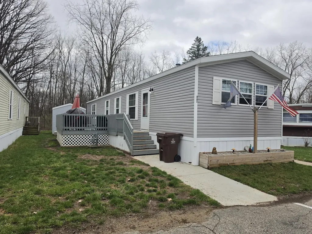 847 Apple Tree Court NW Walker City MI 49534
